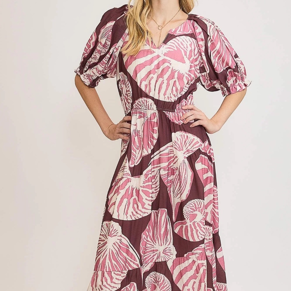 NWT Umgee Sea Shell Print Maxi Dress with Puff Sleeves in Plum/Mauve